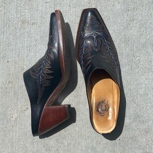 Charlie Horse black leather heel